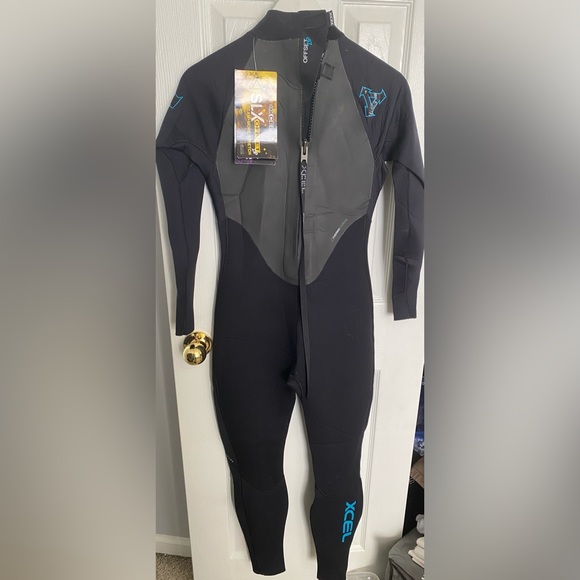XCEL Women's Black Wetsuit - Picture 1 of 11